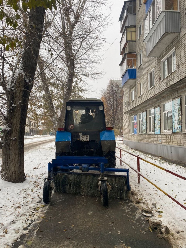 На улицы Ульяновска вышла снегоуборочная техника / Новостной портал  Ульяновска / 73online.ru